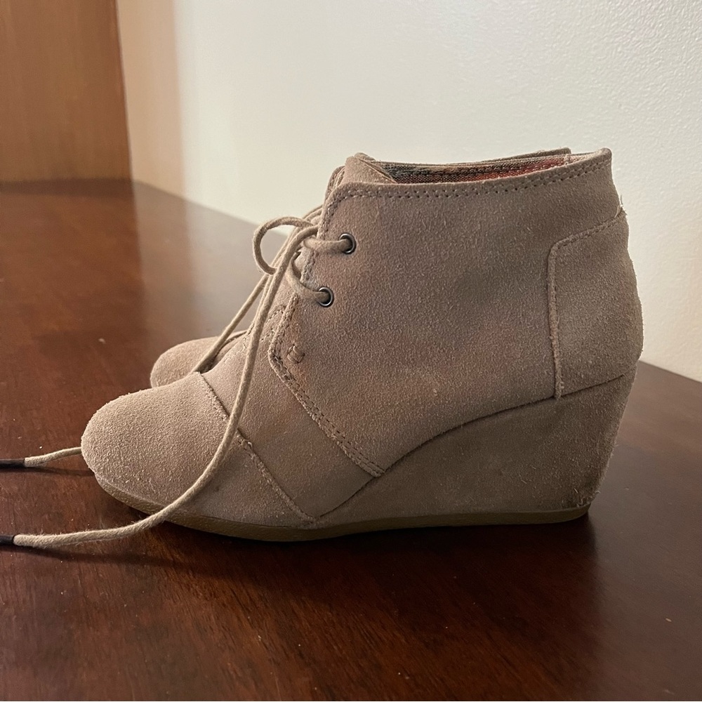 TOMS wedges